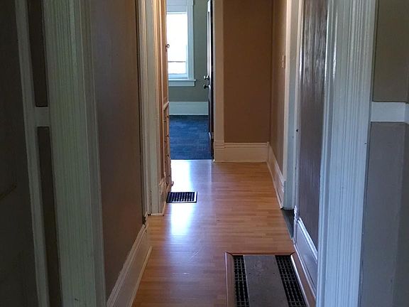 4th image of 203 E Pine St