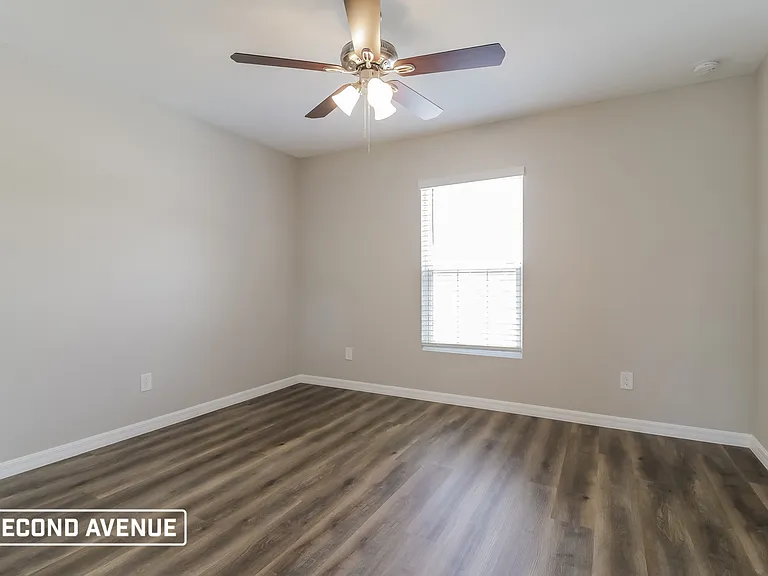 437 Reading St — Photo 11