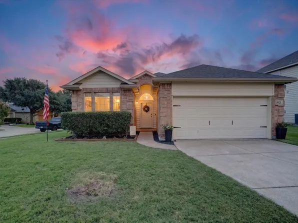 9921 Henna Ln, Fort Worth, TX 76108