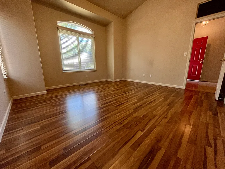 7481 Celeste Dr — Photo 11