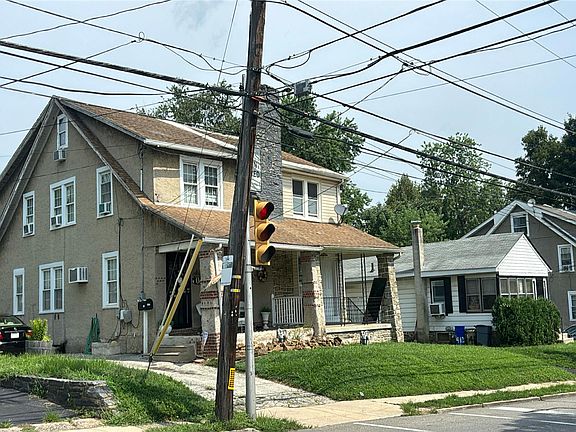 3rd image of 4127 Garrett Rd