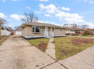 8749 Monroe Ave, Munster, IN 46321