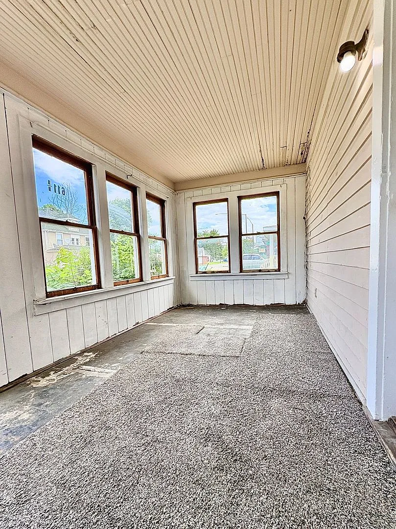 609/611 E. Mishawaka ave — Photo 2