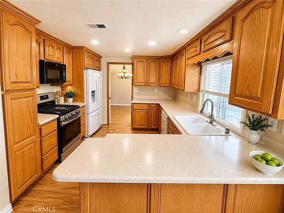 5th image of 1166 W Morgan St