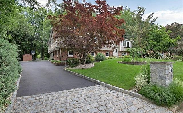 1st image of 1 Derby Ln
