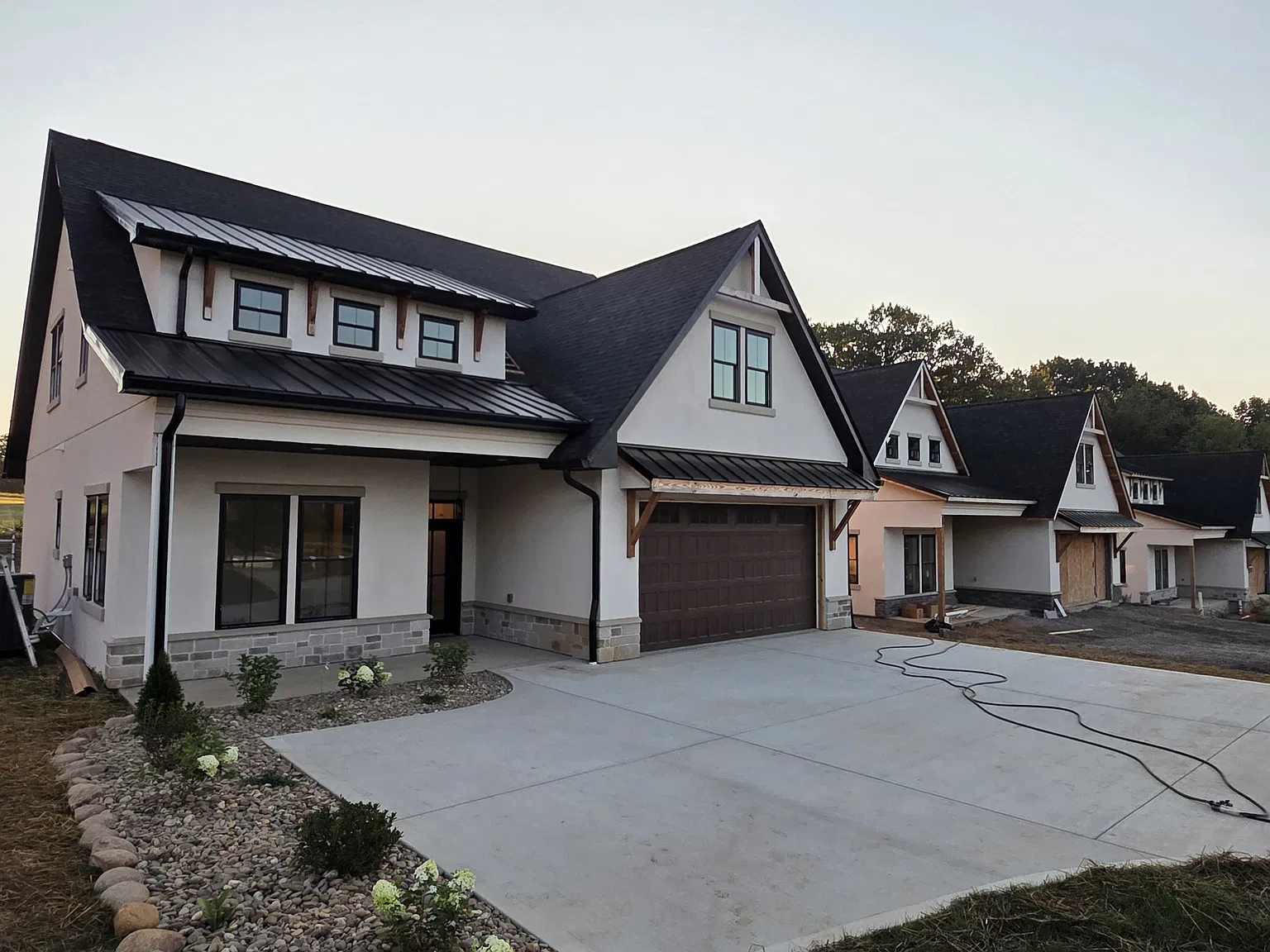 4 bed, 2.5 bath, 3500 sqft, $3,950 — Photo 2