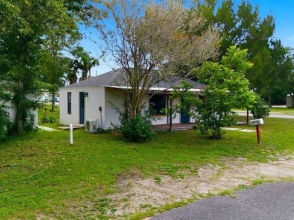 5th image of 302 NW 9th St