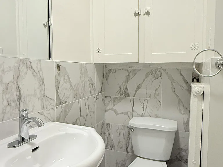 1495 Gladstone Ave #303 — Photo 10