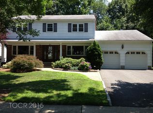 8 Laurel Ct, Paramus, NJ 07652