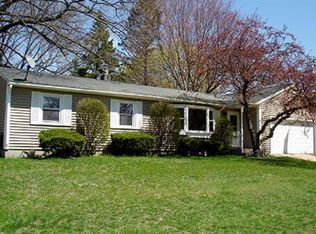 5874 Glenbrook Ave SE, Grand Rapids, MI 49508