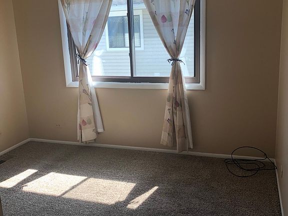 5th image of 29W616 Winchester Cir N Unit 2