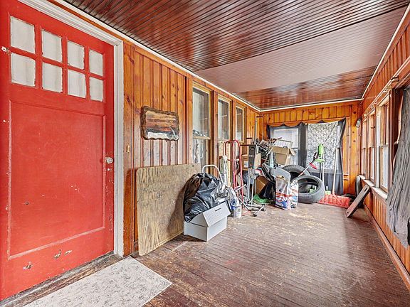 2nd image of 2832 6th St