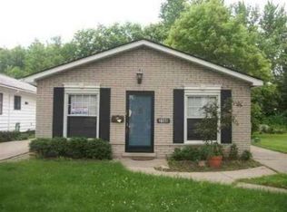 2160 Hollywood Ave, Grosse Pointe Woods, MI 48236