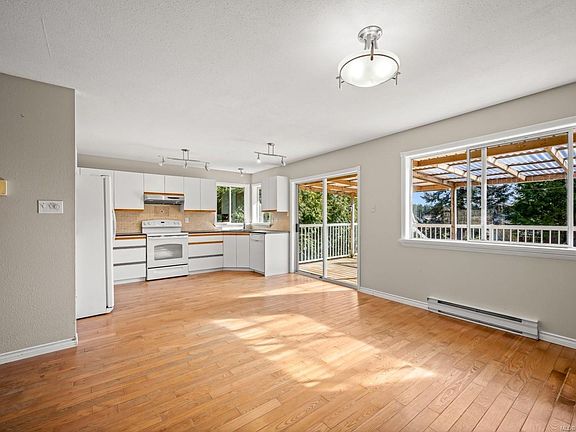 3rd image of 584 Torrence Rd