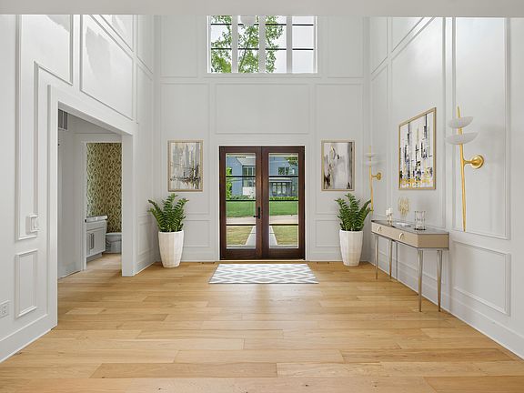 4th image of 2817 Claremont Rd