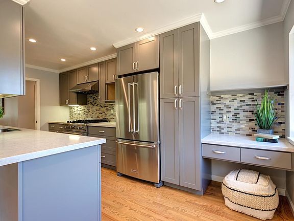 2nd image of 380 Lowell Ave