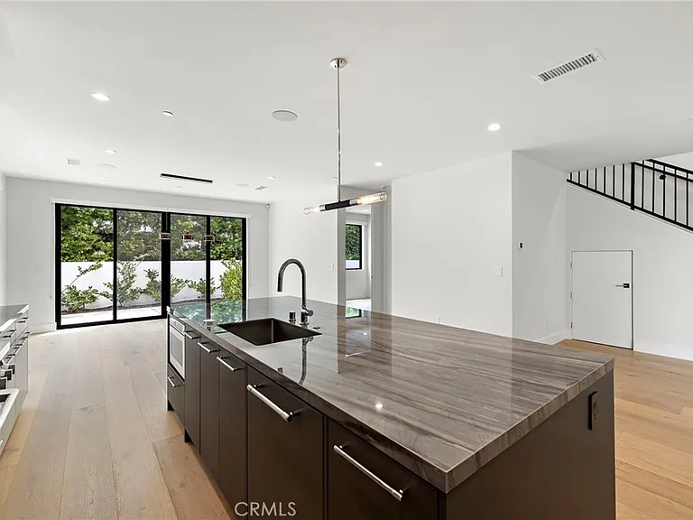 1511 Cliff Dr — Photo 11