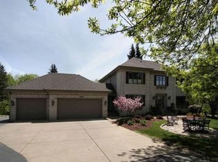 9450 Foxford Rd, Chanhassen, MN 55317