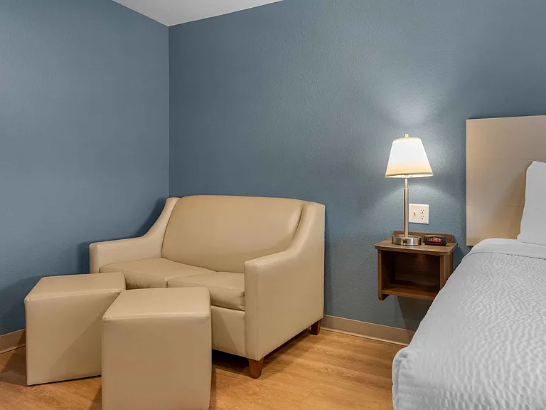 Deluxe Studio - 1 King Bed