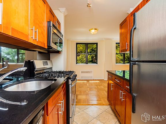 4th image of 735 Kappock St APT 8E