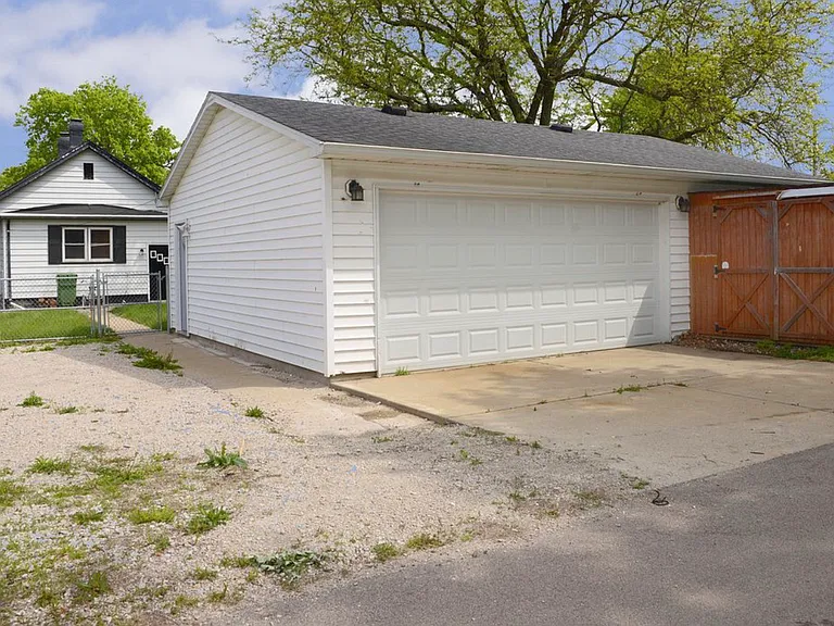 1105 W Lafayette St — Photo 15
