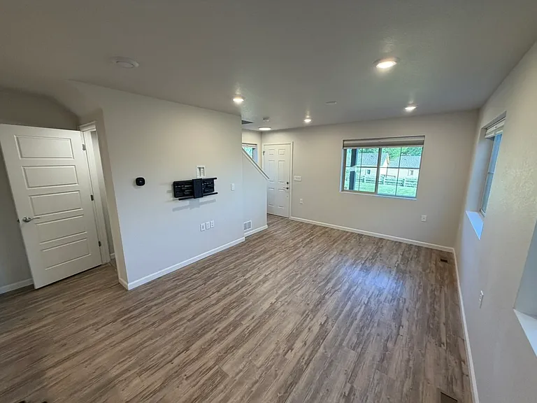 727 Widgeon Cir — Photo 2