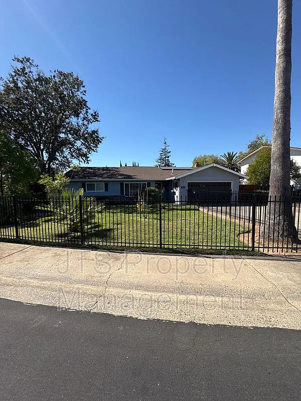 4 bed, 2.0 bath, 1666 sqft, $2,595 — Photo 1