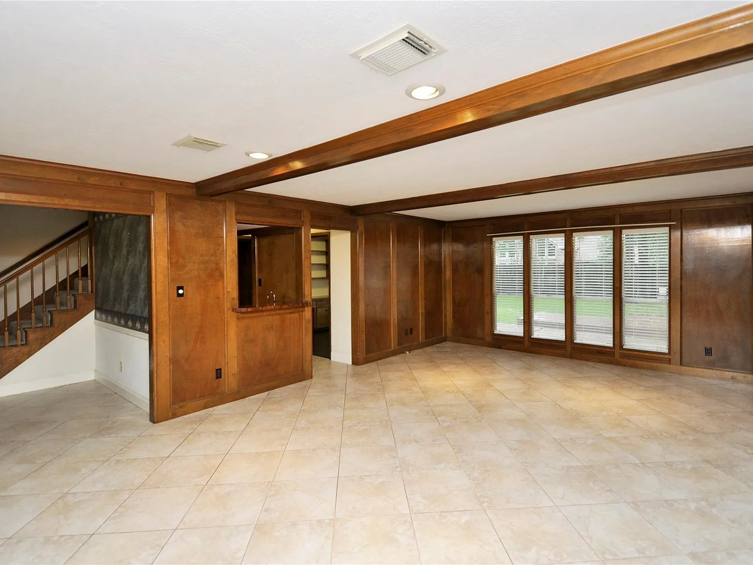 4 bed, 2.5 bath, 2391 sqft, $2,325 — Photo 2