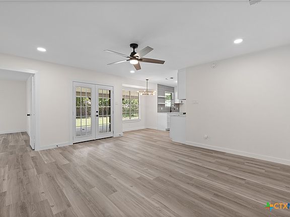 4th image of 406 Daffodil Dr