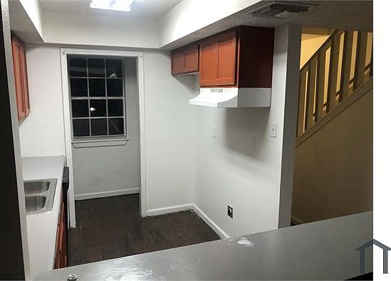 4th image of 2724 Jasper St