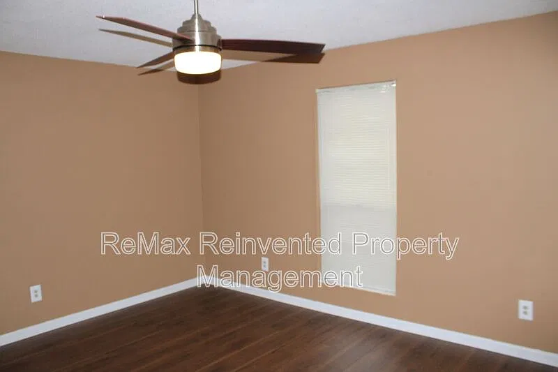 2 bed, 1.5 bath, 990 sqft, $1,090 — Photo 4