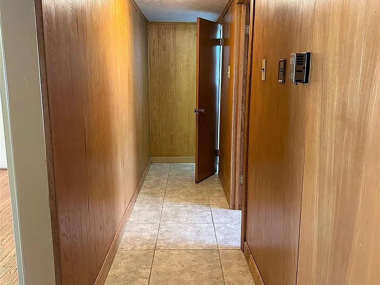 903 Lamonte Ln — Photo 17