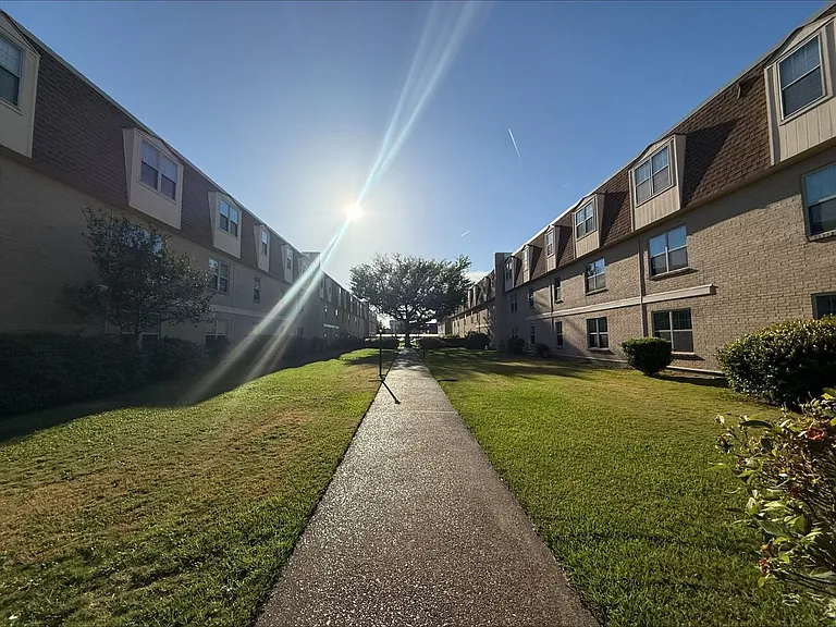 2724 Whitney Pl #229 — Photo 3