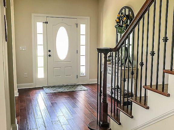 3rd image of 918 Colony Rd