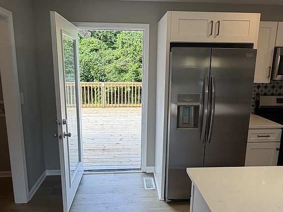 5th image of 683 Shelton Ct