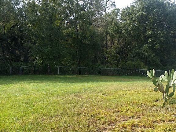 4th image of 626 Robin Ln
