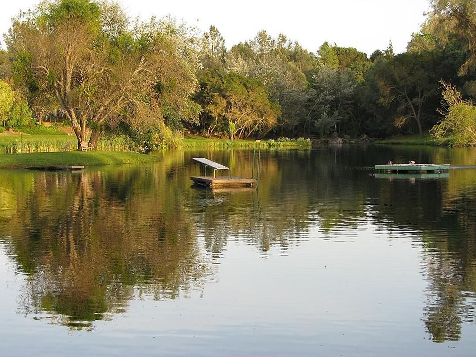 Private lake & beach & clubhouse
