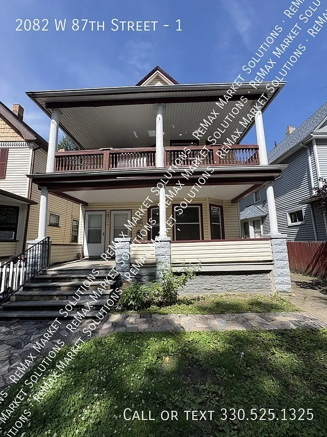 Stunning First floor Unit in Cleveland! — Photo 1