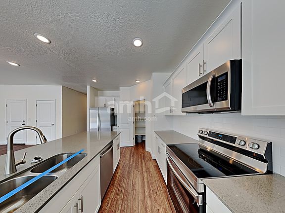 3rd image of 322 N Gibbons Ln