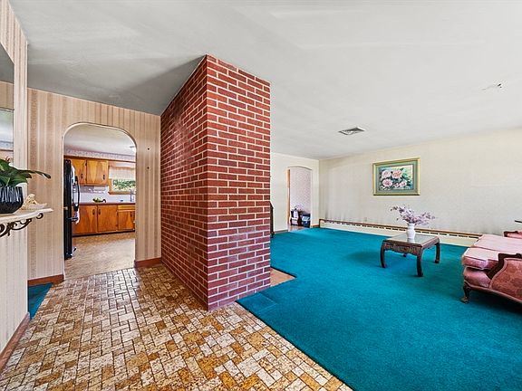 4th image of 111 Hamilton St