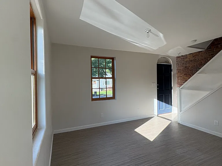 89 Crescent Way — Photo 4