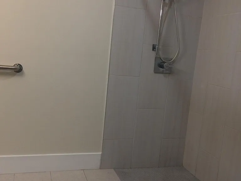 611 Gayley Ave — Photo 10