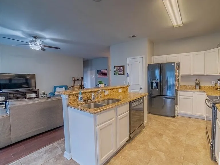338 Scarlett Ln — Photo 15
