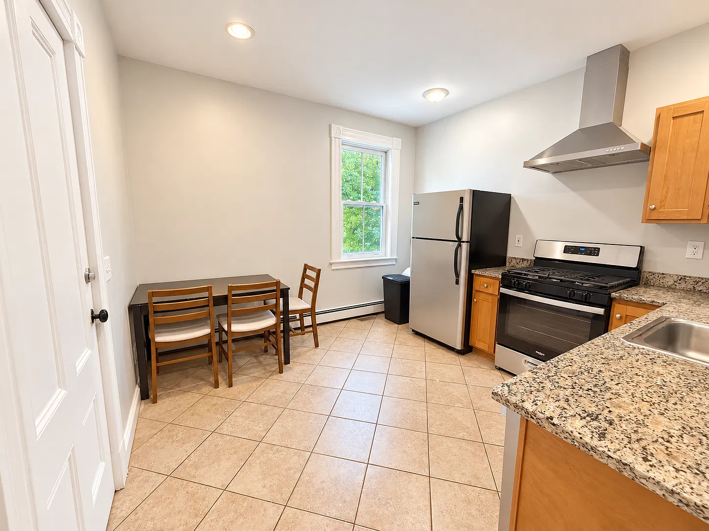 3 bed, $1,100 — Photo 4