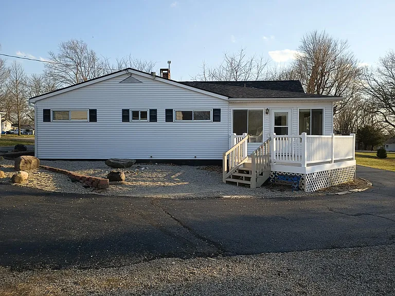 1716 Harlan Rd — Photo 2