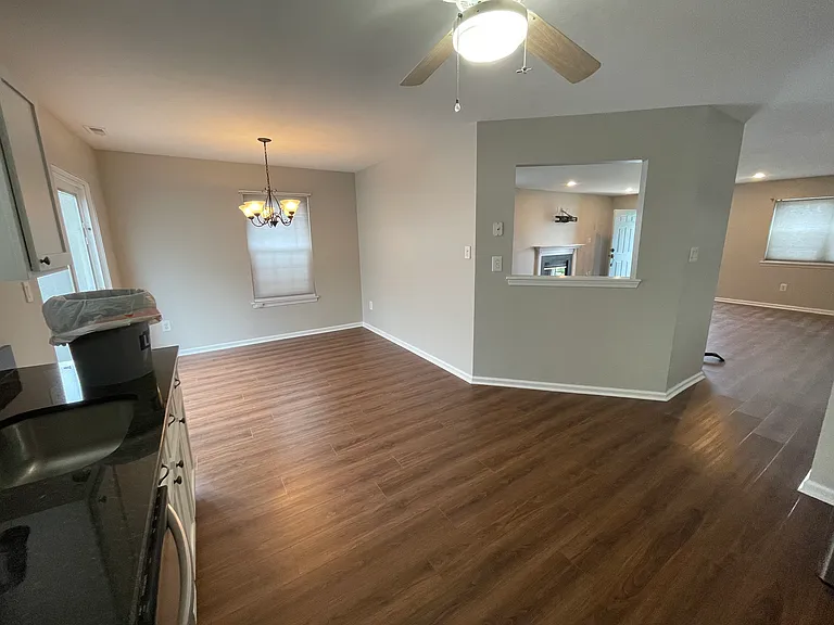 906 Fitch Ct — Photo 3