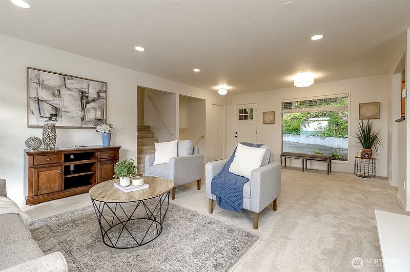 4th image of 1921 SE Oakview Drive