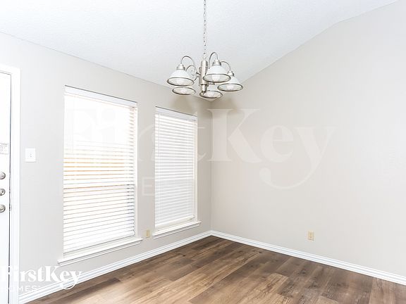 3rd image of 210 Arabian Ln