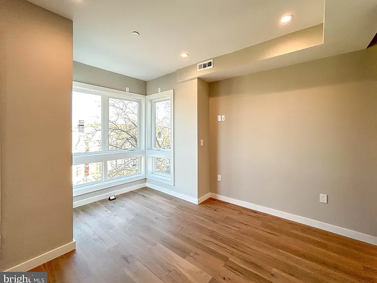 54 Florida Ave NW #3 — Photo 7