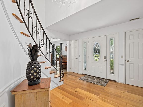 5th image of 54 Glendale Ave